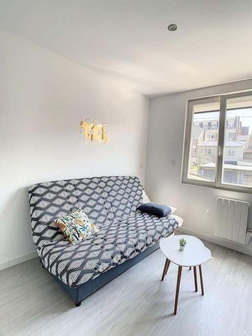 Cosy T2 Wifi Parking Proche Gare Centre Ville Saint-Quentin  Dış mekan fotoğraf