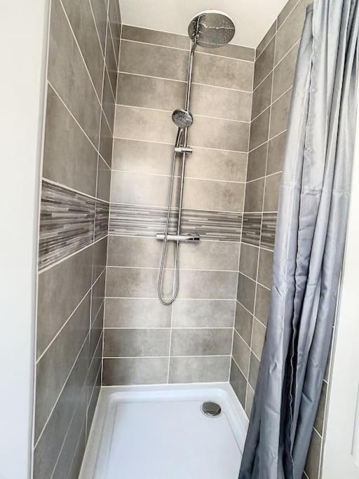 Cosy T2 Wifi Parking Proche Gare Centre Ville Saint-Quentin  Dış mekan fotoğraf